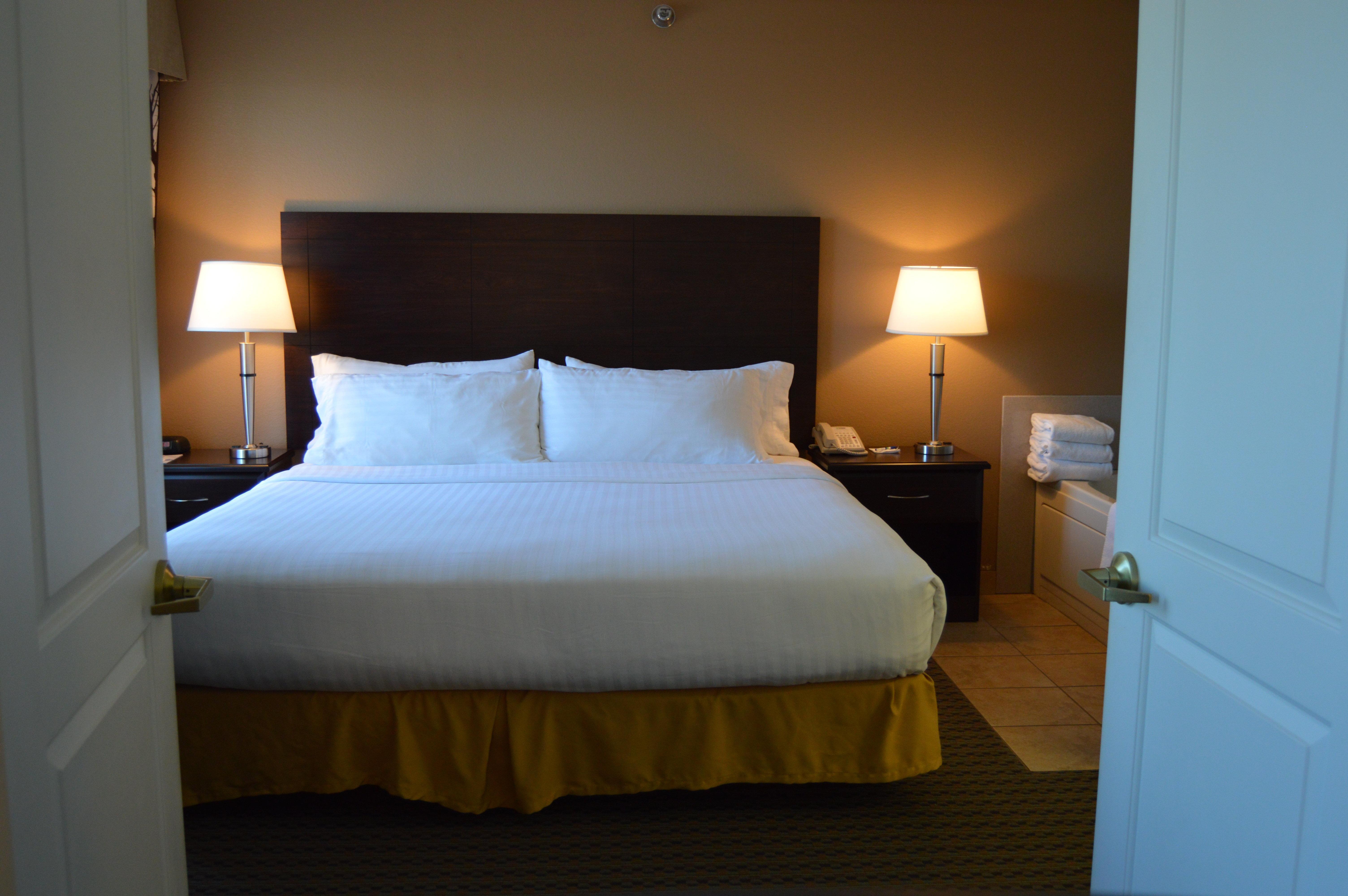 Holiday Inn Express & Suites Winner By Ihg Экстерьер фото