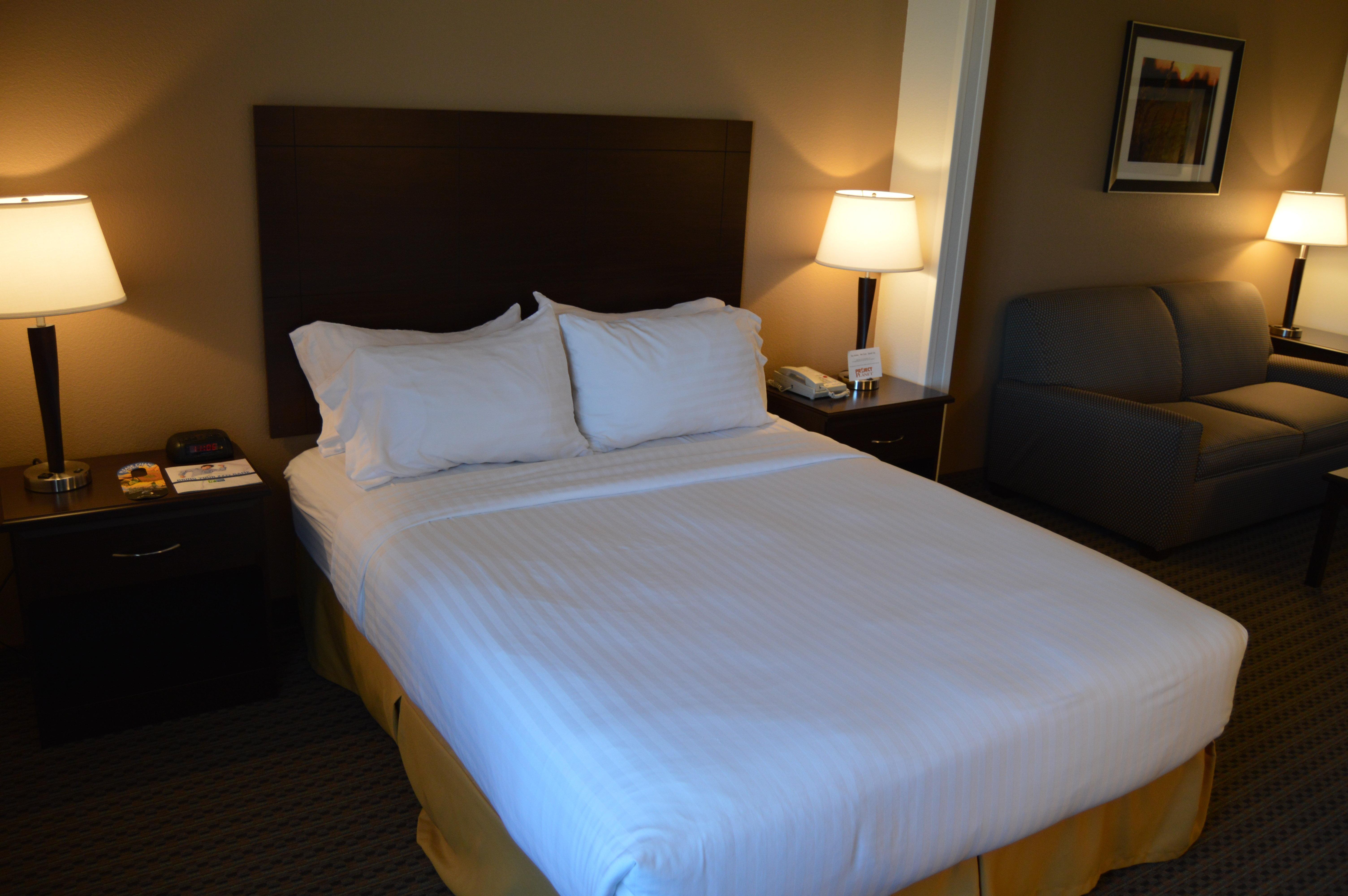 Holiday Inn Express & Suites Winner By Ihg Экстерьер фото