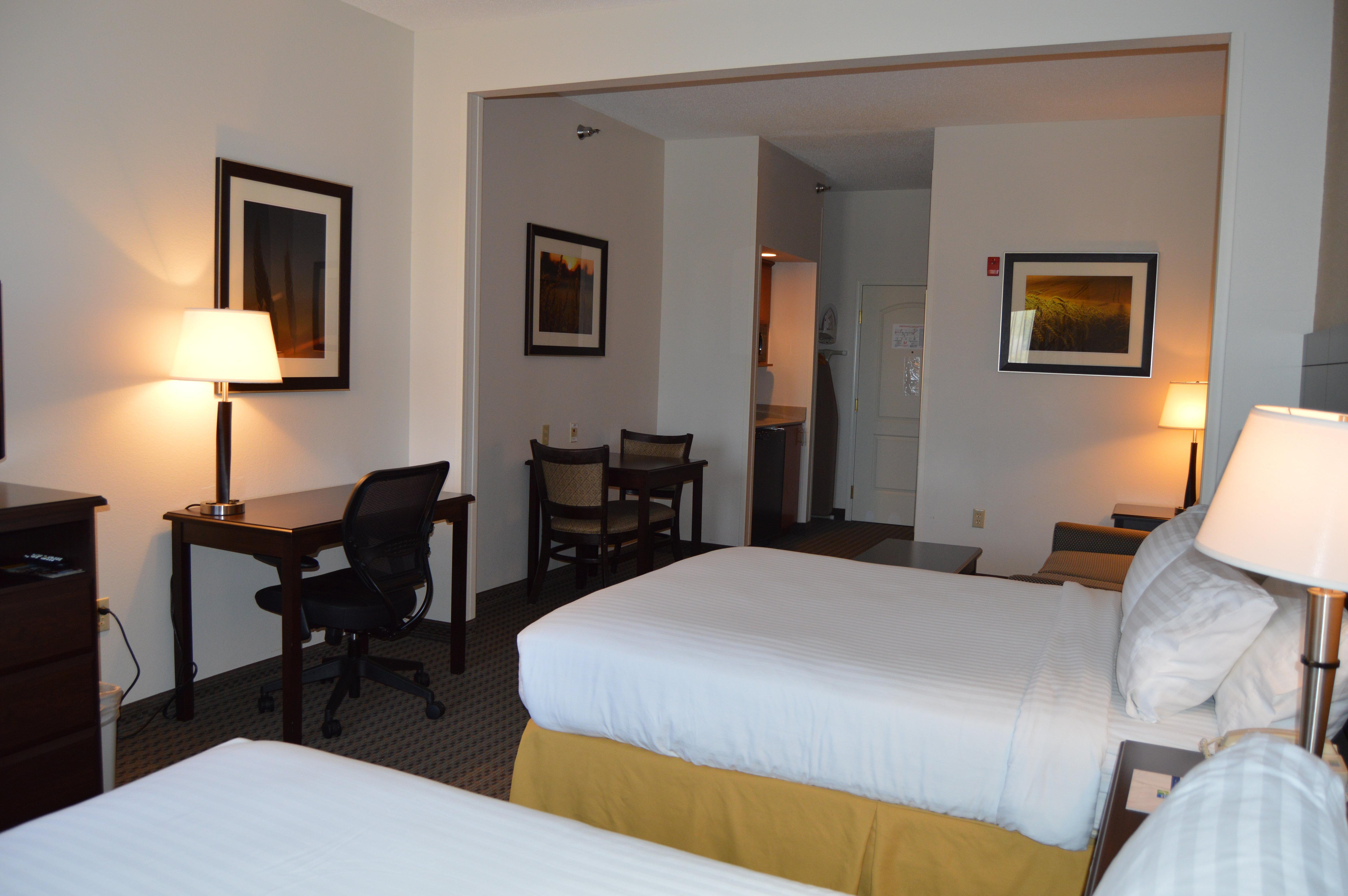 Holiday Inn Express & Suites Winner By Ihg Экстерьер фото