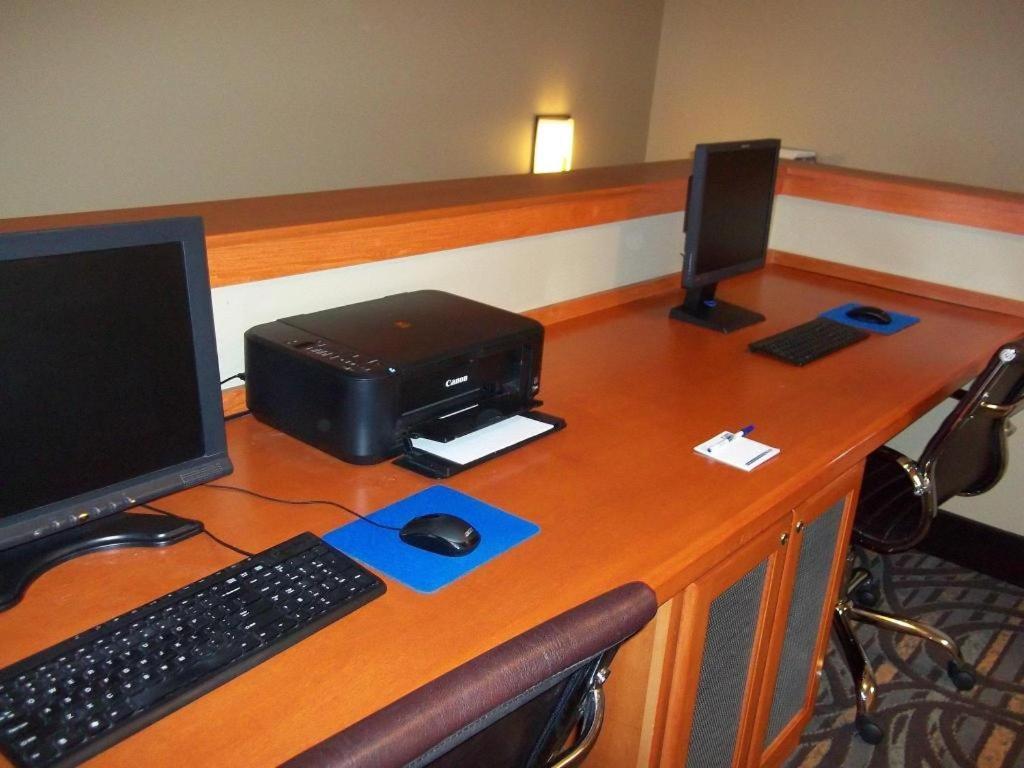 Holiday Inn Express & Suites Winner By Ihg Экстерьер фото
