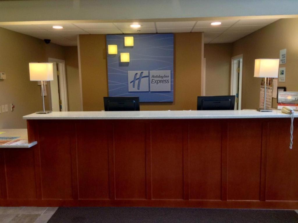 Holiday Inn Express & Suites Winner By Ihg Экстерьер фото