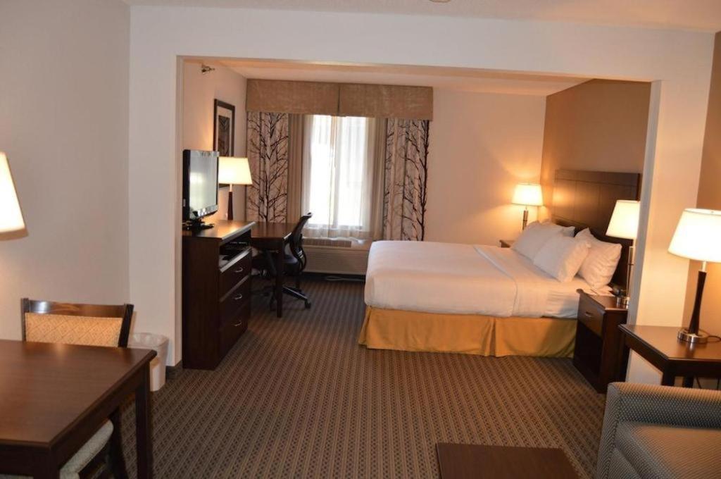 Holiday Inn Express & Suites Winner By Ihg Экстерьер фото